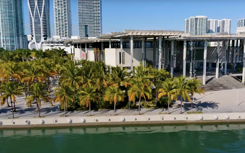 Miami Magic City Cruises sightseeing cruise on Biscayne Bay